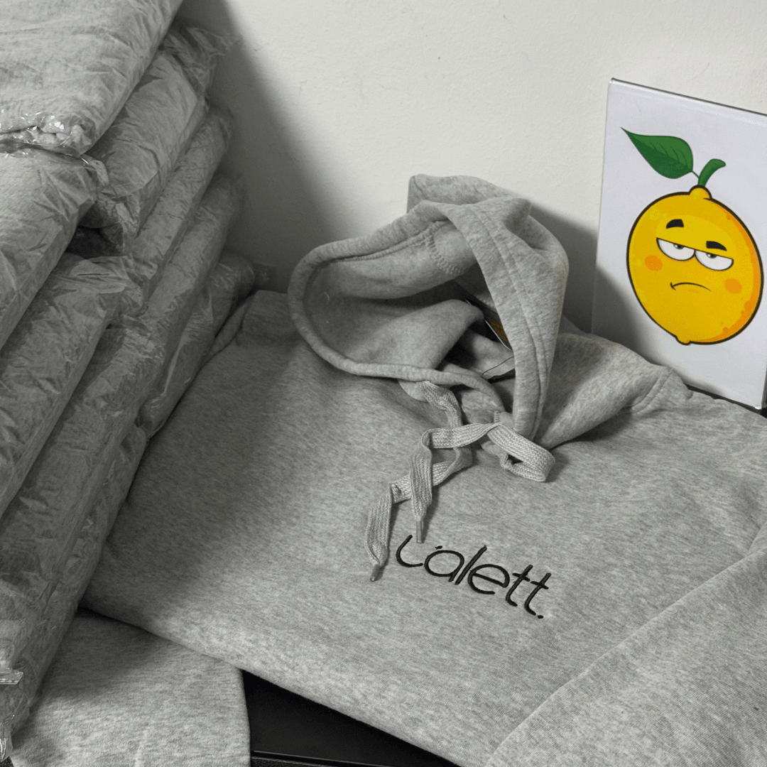 Abrigo Hoodie sin Zipper Bordado - Lemon Creativo