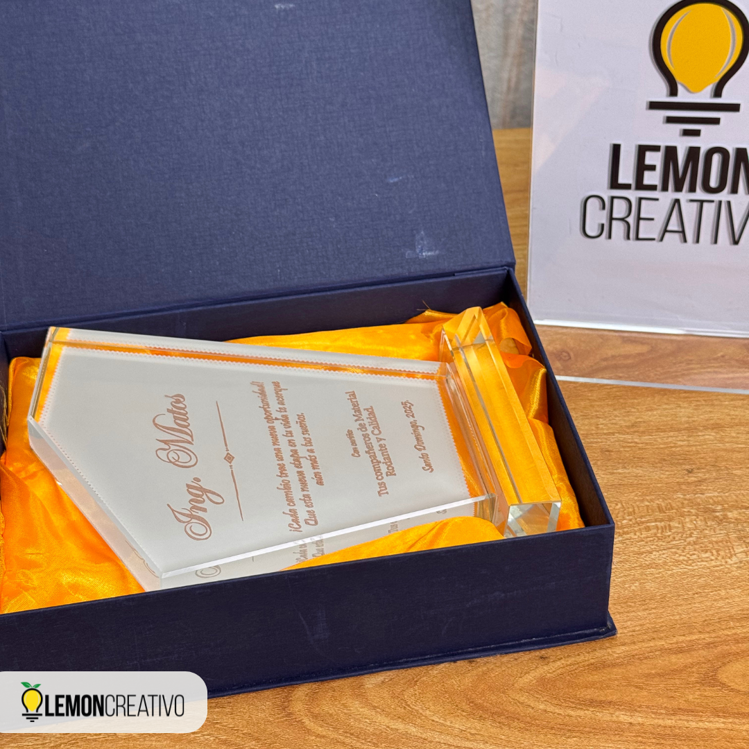 Placa de Reconocimiento de Cristal - Triangular - Lemon Creativo
