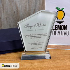 Placa de Reconocimiento de Cristal - Triangular - Lemon Creativo