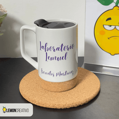 Tazas con Base de Corcho y Tapa Personalizadas - Lemon Creativo