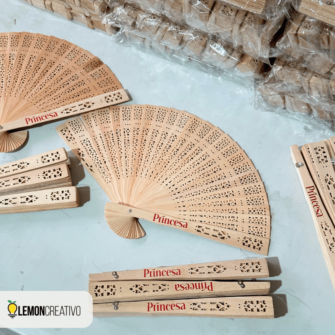 Abanico de Mano Español en Madera