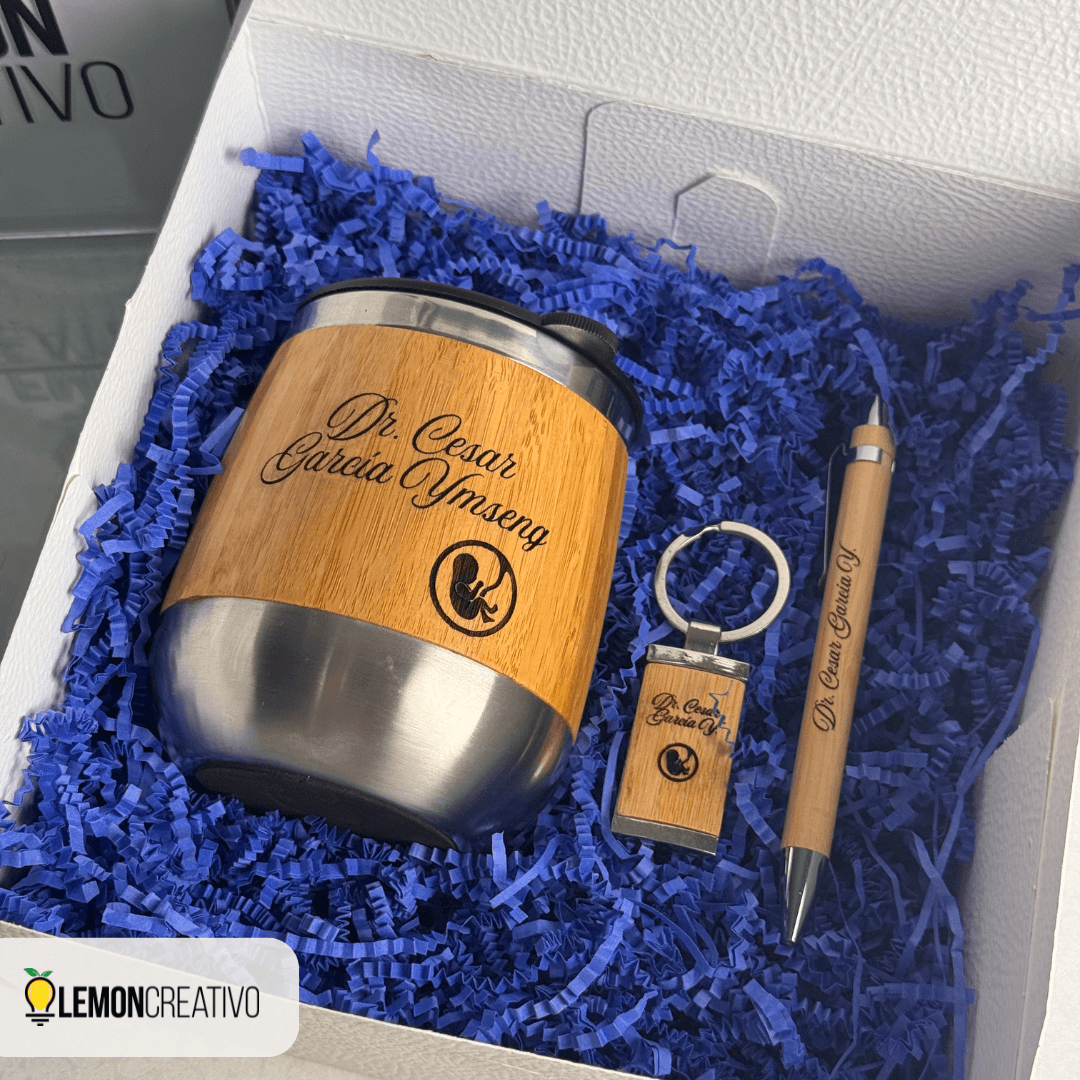 Kit corporativo de piezas de bambú con la marca de la empresa, empacado para entregar