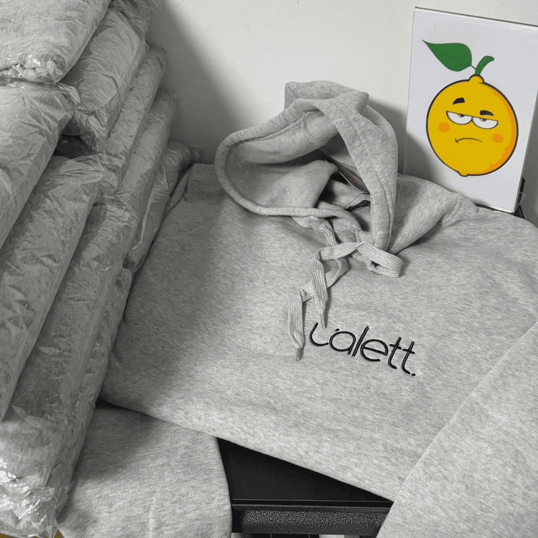 Abrigo Hoodie sin Zipper Bordado - Lemon Creativo