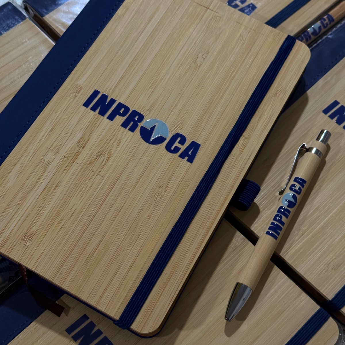 Libreta de bambu con lapicero grabado